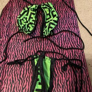 Green and blk 2 piece dance set
